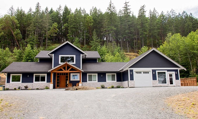 Regional District of Nanaimo House | Quiet Sanctuary