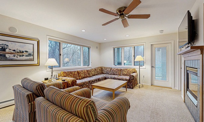 Jeffersonville Condo | Quiet Ski Condo at Smuggler's Notch Resort near Lifts w/Access to Shared Pool