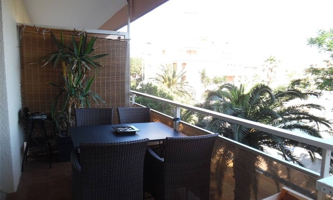 Le Port Apartment | Quiet studio for 4 with loggia and secure parking