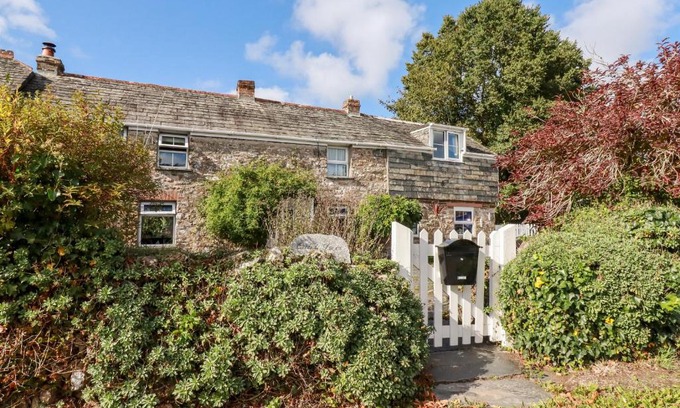 Saint Kew House | Quiet Trees