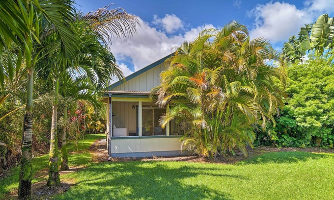Keaau House | Quiet Tropical Escape w/ Lanai - < 1 Mi to Beach!