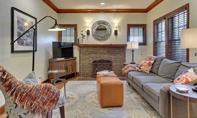 Morton Meadows Cottage | Quiet 'twin Ridge' Omaha House: Screened-in Porch!