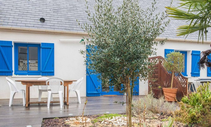 Erdeven Villa | Quiet villa, terraces, pets allowed, parking, WiFi