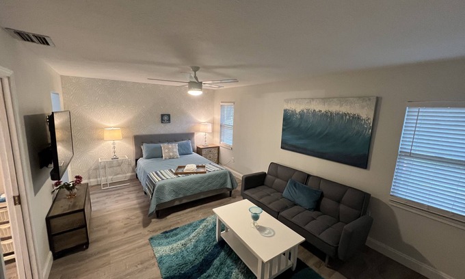 Bradenton Apartment | Quiet Waterview Oasis - 10 minutes to Anna Maria Island
