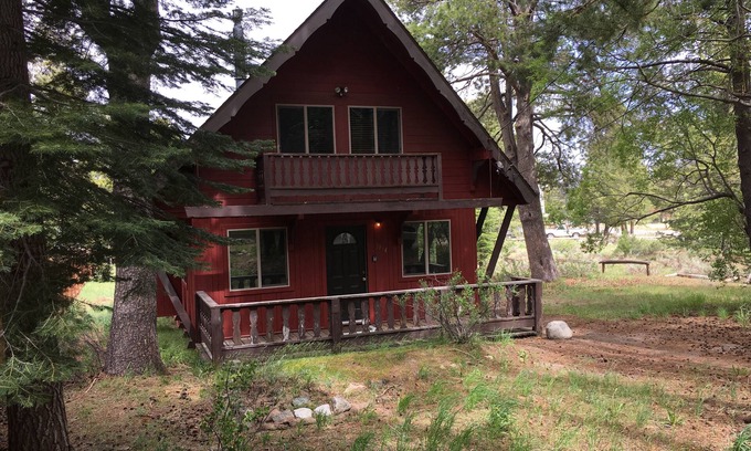 Tahoe Paradise Ski Chalet | Quiet Well Kept South Lake Tahoe Family Vacation Home Rental