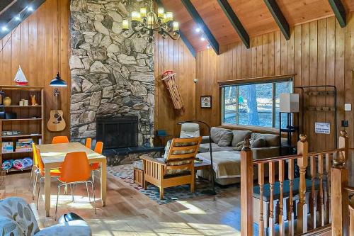 Cedar Glen House | Quiet Wooded Retreat