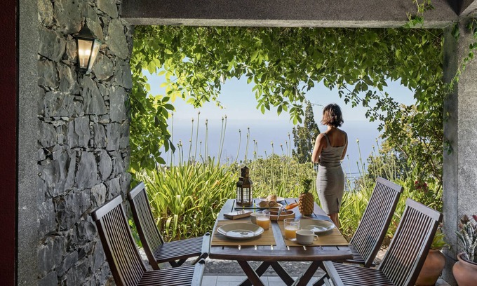 Santa Maria Maior Cottage | Quinta Devónia - Tília, country house with sea view