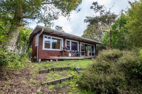 Kuratau House | Quintessential kiwi kuratau bach