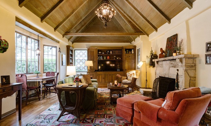 Golden Rectangle Cottage | Quintessential Carmel Charmer-Walk to downtown Carmel & beach, AVAIL 2026 ONLY