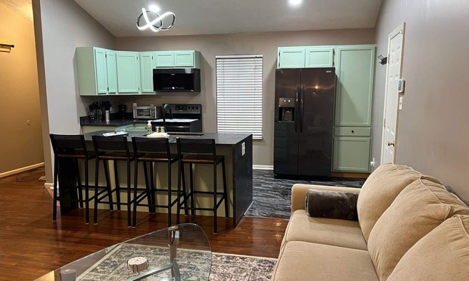Knoxville House | Quite cul-da-sac home with amazing master!