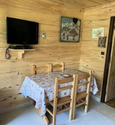 Champagny-en-Vanoise Apartment | Résidence BruyÈres - Les Hauts De Planchamp - Studio pour 3 Personnes MAE-3349