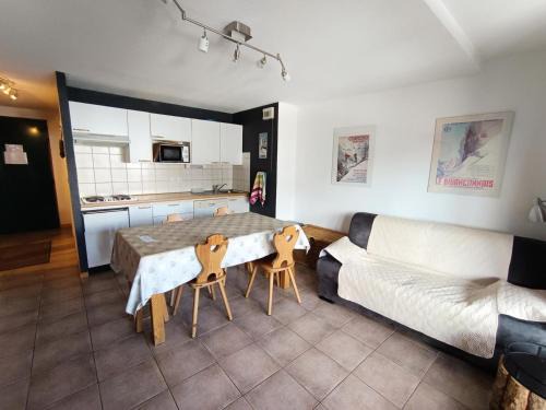 Montgenevre Apartment | Résidence Plein Soleil - Appartement plein sud avec superbe vue, balcon, parking. MAE-9004