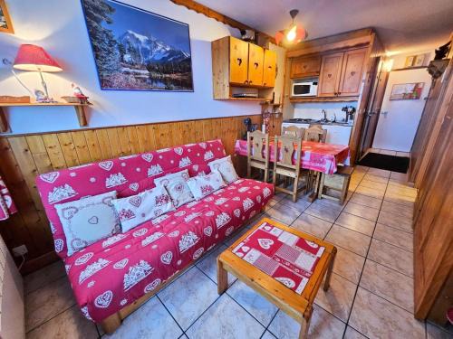 Les Menuires Apartment | Résidence Villaret - Grand studio 4 personnes aux pieds des pistes, vue montagne. MAE-8891