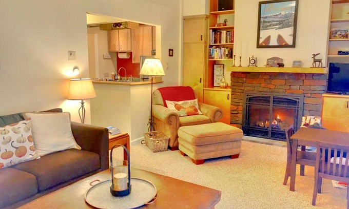 Bretton Woods House | R1 Renovated Bretton Woods Slopeside townhome in the heart of the White Mountains