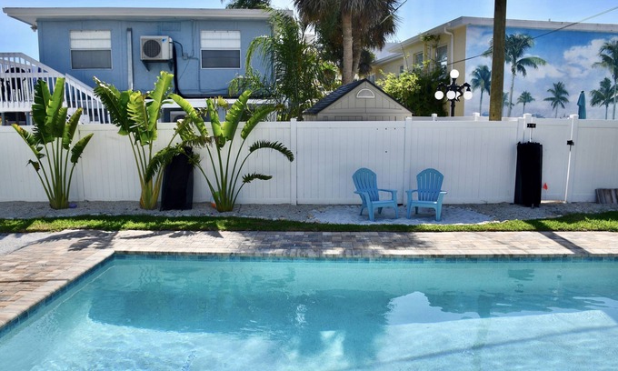 Siesta Key Village House | Rad's Cozy Cottage on Canal