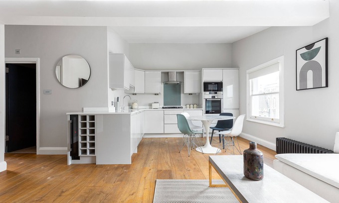 Notting Hill Apartment | Radiant 2 Bed Flat near Portobello