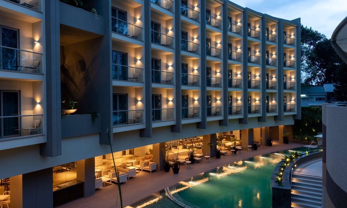 Chiromo Hotel | Radisson Blu Hotel & Residence, Nairobi Arboretum