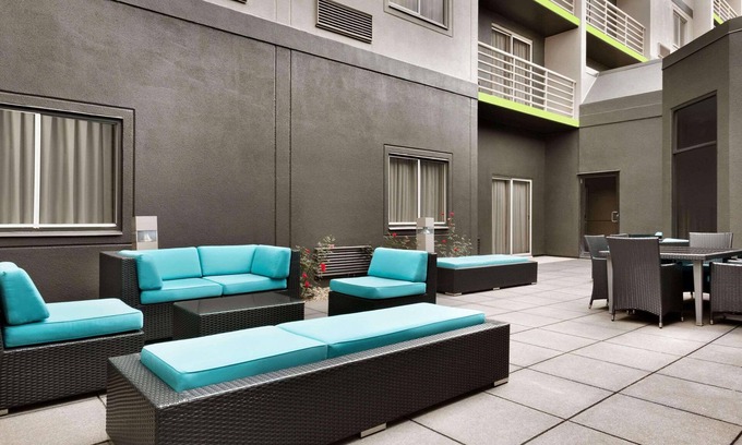 Akron Hotel | Radisson Hotel Akron/Fairlawn