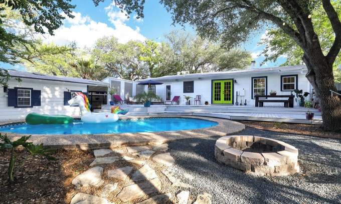 Terrell Heights House | Rainbow Casita