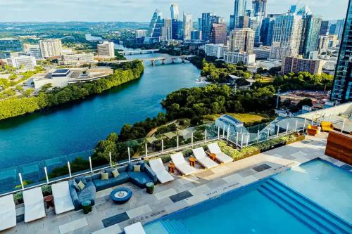 Rainey Street Historic District Apartment | Rainey St Luxury Condo Balcony