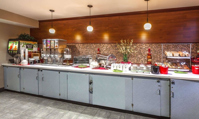 Jersey City Hotel | Ramada by Wyndham Jersey City