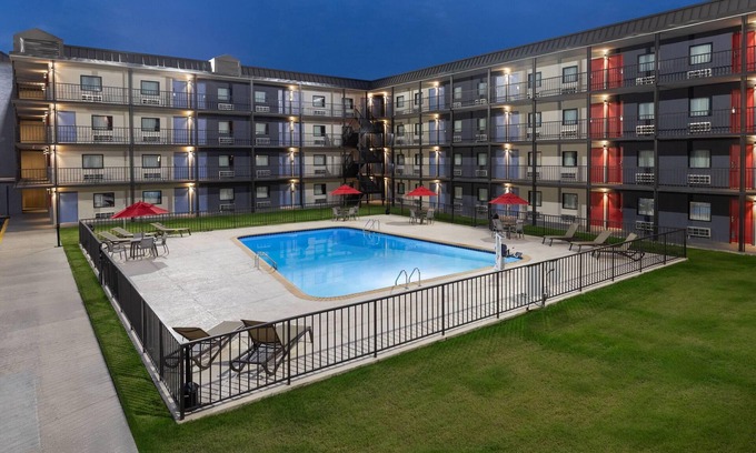 Kenner - Louis Armstrong International Airport Hotel | Ramada By Wyndham Kenner/New Orleans Airport South