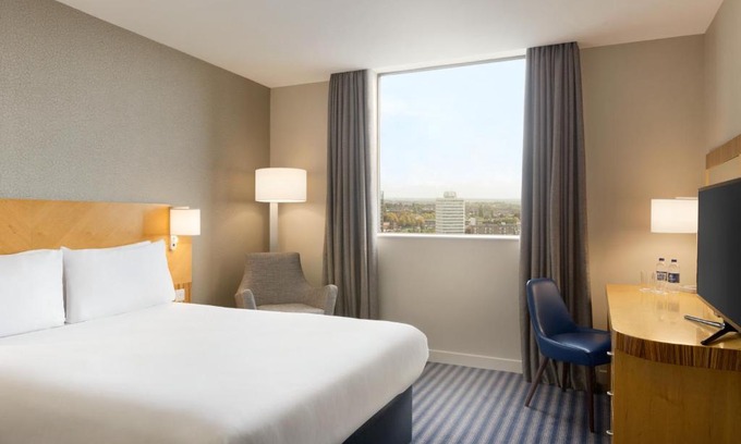 Coventry Hotel | Ramada Hotel & Suites by Wyndham Coventry