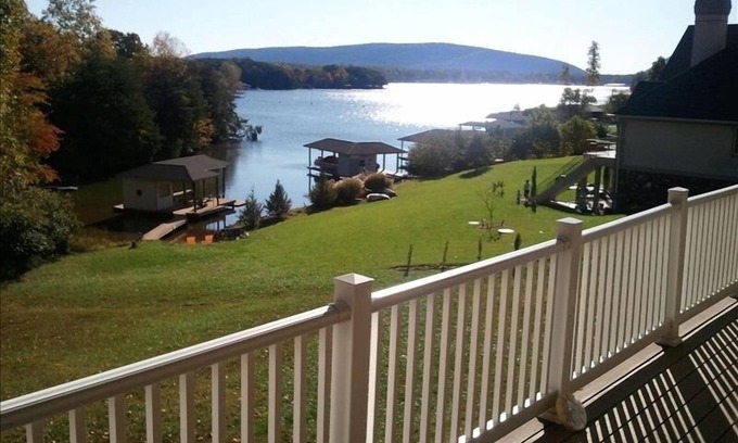 Huddleston House | Ramsey's Retreat- Relaxing Get Away Beautiful Views- Kayaks