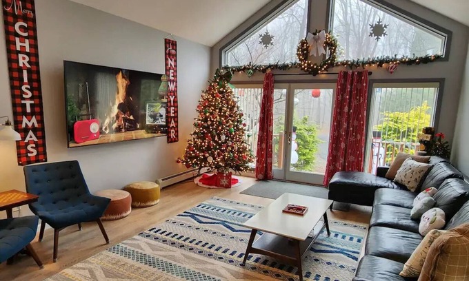 Jim Thorpe House | Ranch Home w/game room, firepit, ski JFBB & Blue