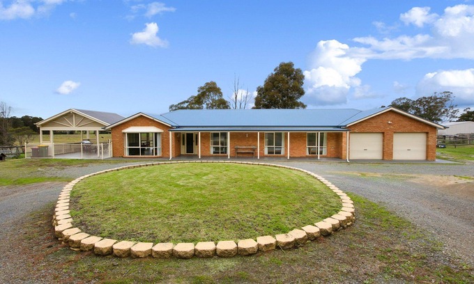 Lake Tyers Beach House | Ranch @ Lake Tyers Beach - Spacious rural home ideal for families and groups