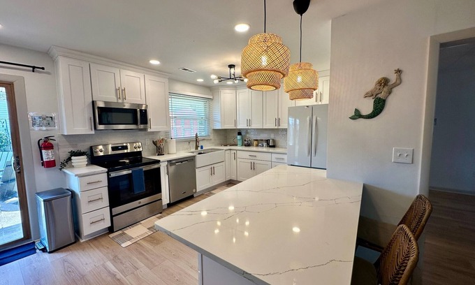 Bayview House | Rancher By the Bay - 1 Floor Living