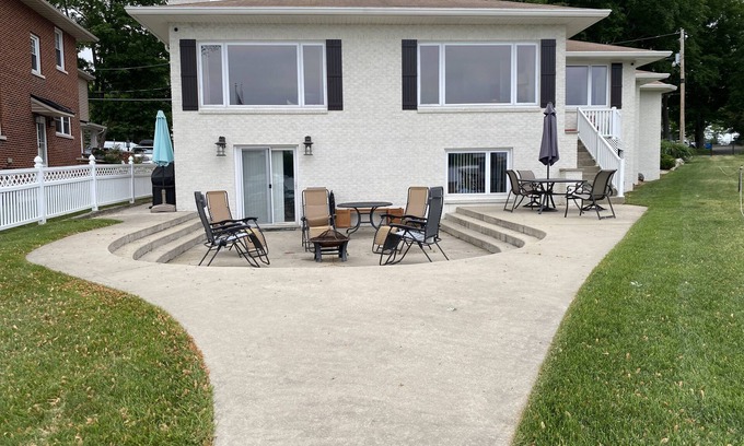 Cassopolis House | RARE FIND! Lake home on Prestigious, All-Sports, DIAMOND LAKE. Near Notre Dame!