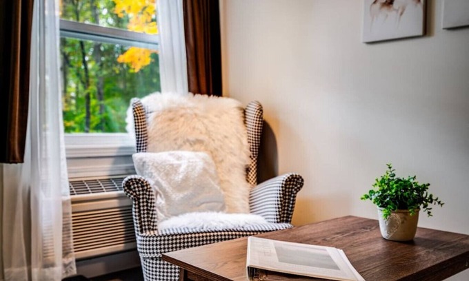 Dwight Cabin | Rare Muskoka Chalet Suite - B7