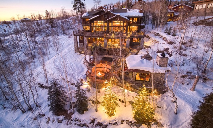 Steamboat Springs Ski Chalet | Rare Ski-in & out access onto Right 'O Way from this luxury 5 Bedroom Duplex