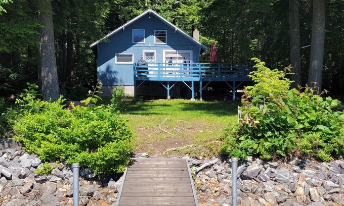 Readfield Cottage | Readfield/Maranacook Lake cottage with dock and plenty of privacy!