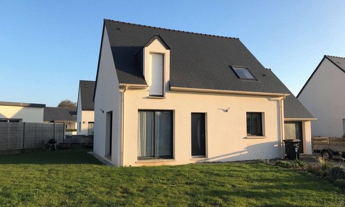 Lannilis Bed & Breakfast | Recent house close to the sea.