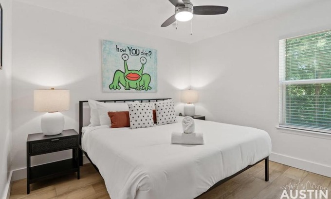 East MLK House | Recently Renovated E Austin Duplex and Free Parking