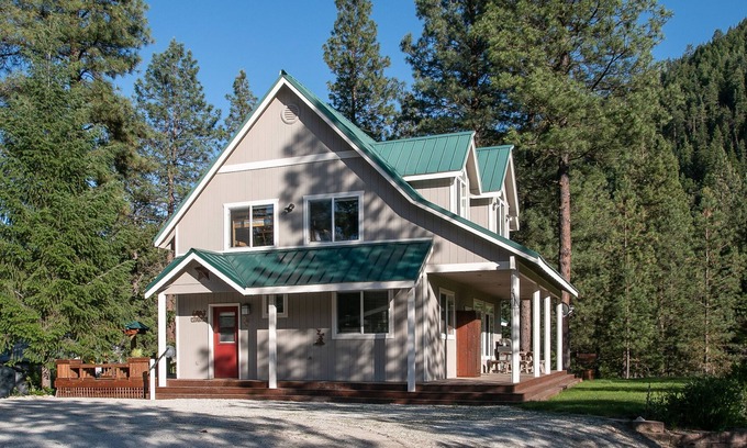 Leavenworth House | Recharge by The River
