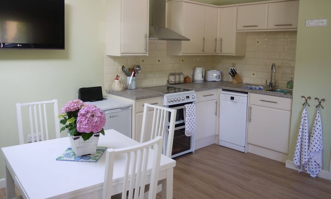 Llanvair Kilgeddin Cottage | Rectory Cottage - Sleeps 4, Dogs Welcome, Perfect for Families