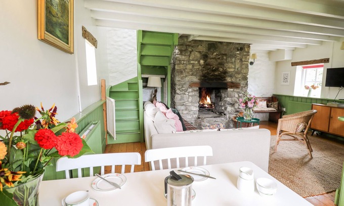Llandeilo Cottage | Red Kite Lodge