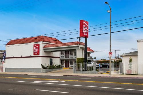 Harbor Hotel | Red Roof Inn Carson - Wilmington, CA