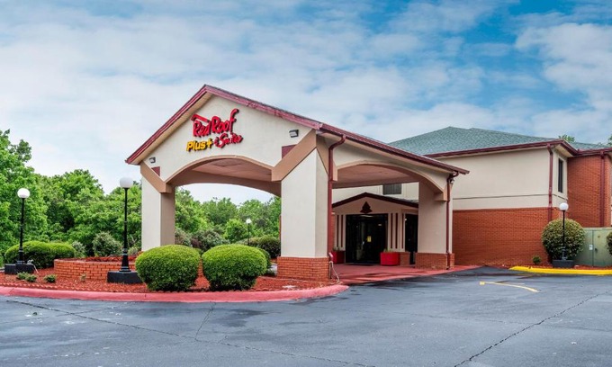Opelika Hotel | Red Roof Inn PLUS+ & Suites Opelika