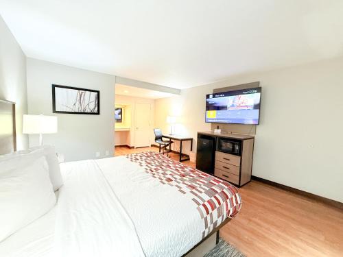 Feldman's Hotel | Red Roof Inn Tucson Downtown - University