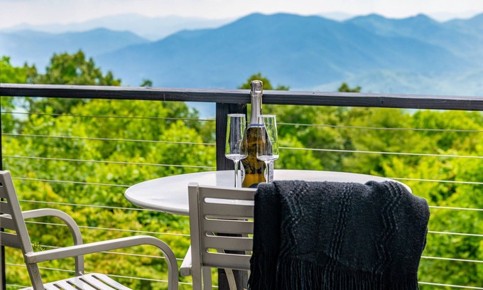 Scaly Mountain Resort | Red Thunder in the lodge | Mtn View | Luxury Suite
