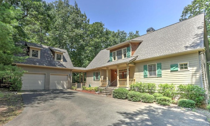 Big Canoe House | Redding Retreat - Sip Wine Fireside Swim at Community Pools Play Golf