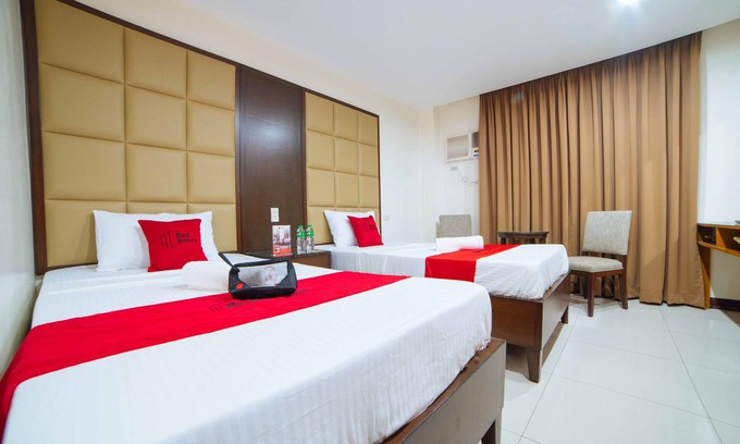 Angeles City Hotel | RedDoorz near Angeles University Foundation