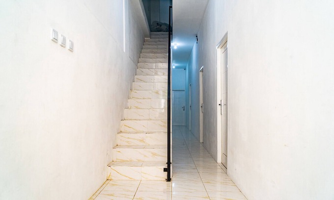 Jakarta Hotel | RedDoorz near Tarumanagara University