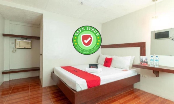Downtown Tacloban Hotel | RedDoorz @ Paterno Street Tacloban