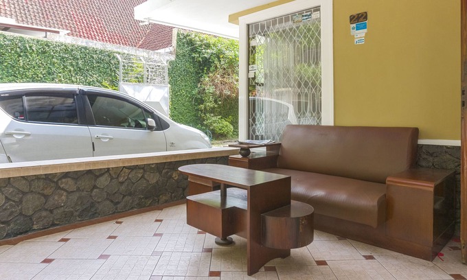 Klojen House | RedDoorz Plus near Brawijaya Museum