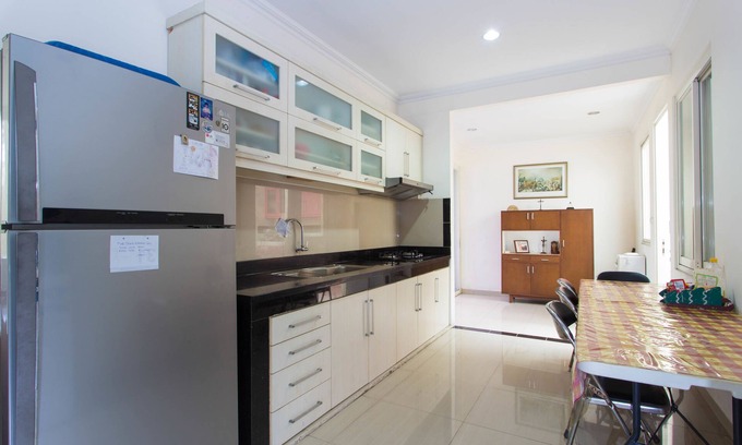 Binong House | RedDoorz Plus near Siloam Karawaci